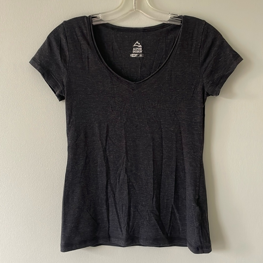 dark grey basic tee alpine design